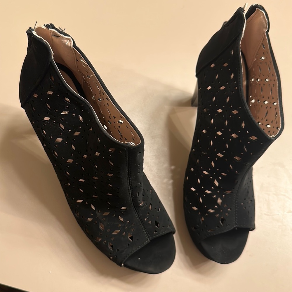 Women’s black heels
